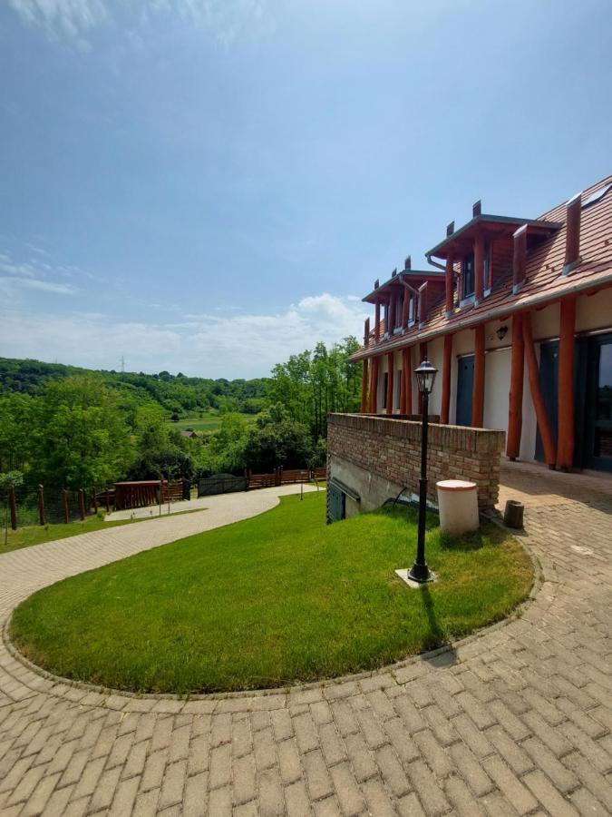 Hotel Vendeghaz Petoerke à Bárdudvarnok Extérieur photo